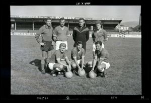 Robert Herbin, en haut à droite avec d'autres membres de l'équipe en 1963