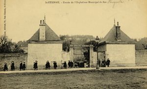 L'entrée de l'orphelinat du Rez vers 1900 (2 Fi ICONO 3657).