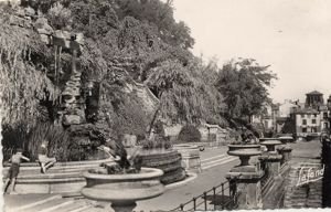 Jardin de l'Ecole des beaux-arts, [vers 1955] (2 Fi ICONO 97). 