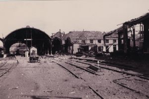 La gare de Châteaucreux, victime du bombardement, [mai 1944] (5 Fi 10370). 